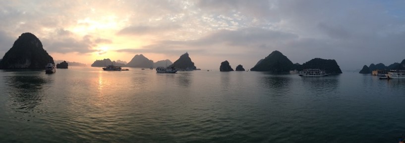 La Baia di Halong…più di 2000 affioramenti calcarei nel nord del Vietnam