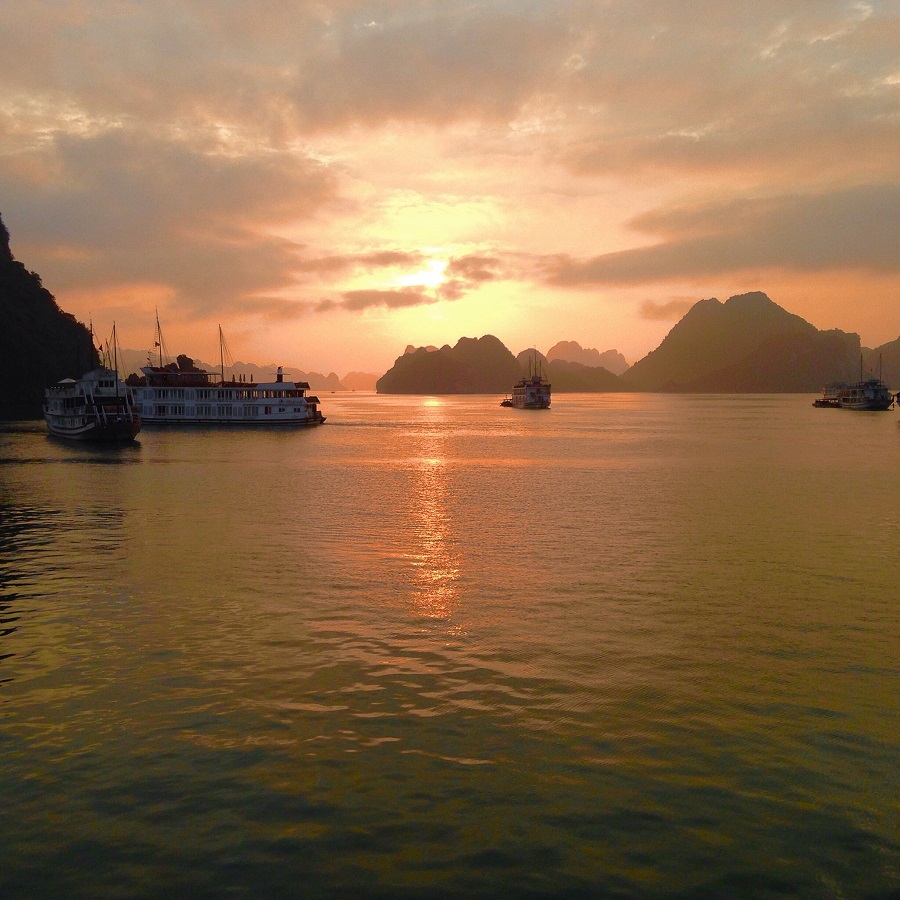 baia di halong bay vietnam baia di halong bay vietnam