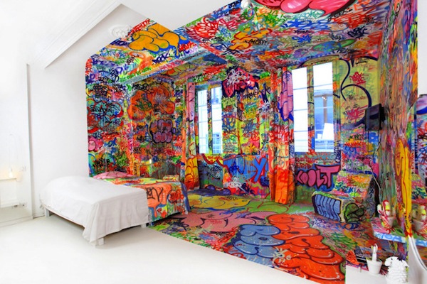 Una camera d’albergo d’artista per sentirsi super chic!