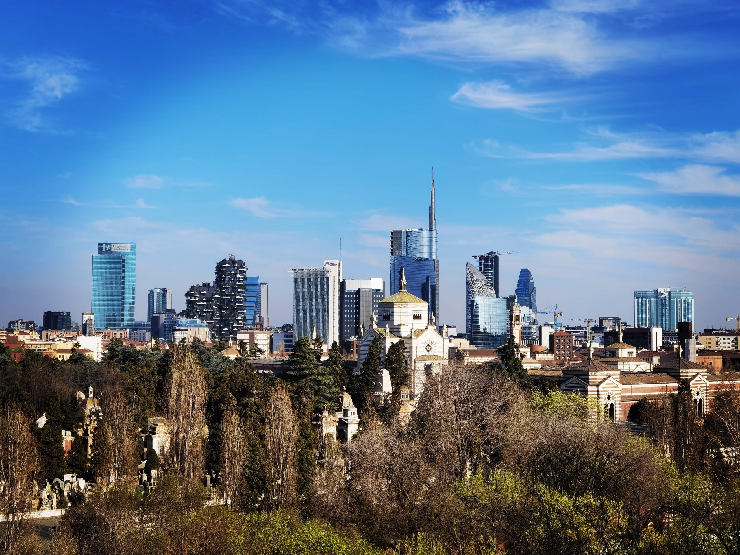 Skyline Milano un itinerario col naso all’insù tra i grattacieli più