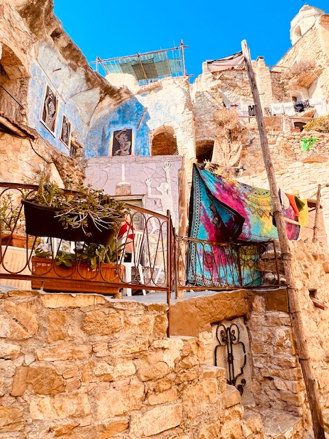 Bussana vecchia: il paese degli artisti fermo nel tempo.