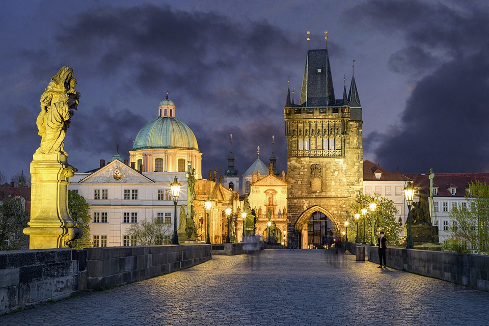 Ponte Carlo, Praga: dove si trova, le leggende, la storia, …